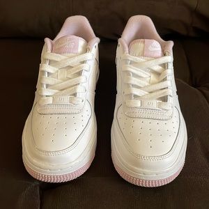 Grade school white/lavender air forces, size 5 GS (or women’s 6.5)!
